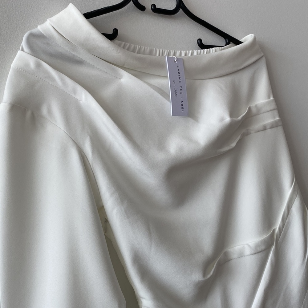 ๐ CAZNC THE LABEL - White One Shoulder Top๐ - Picture 3 of 16